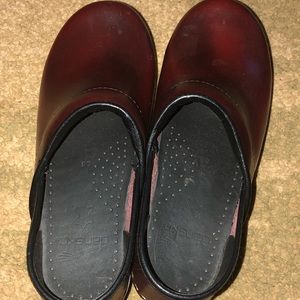 LIKE NEW Dansko clogs 36